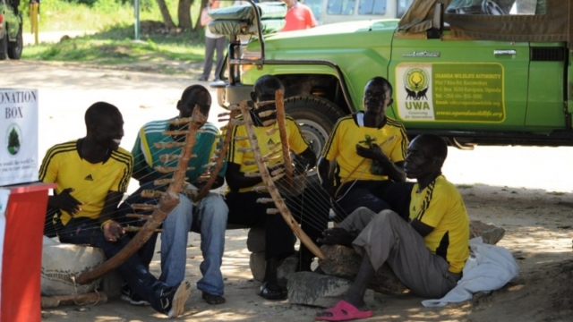 musicians playing adungu at the Nile ferry crossing, Murchison Falls Park DSC_0234