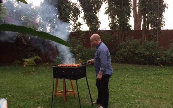 a familiar sight - this time BBQ at Suzan & Simon's in Kampala