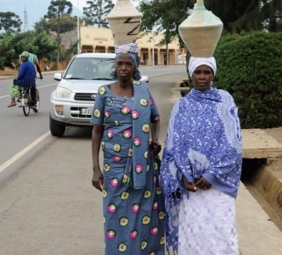 ladies carrying baskets to a wedding, Musanze