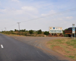Driving on the border between Malawi (left side) and Mozambique (right)